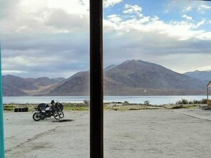 ラグジュアリー コテージ レイクビュー | レイク ビュー