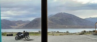 Pangong Sunrise Cottage & Resort