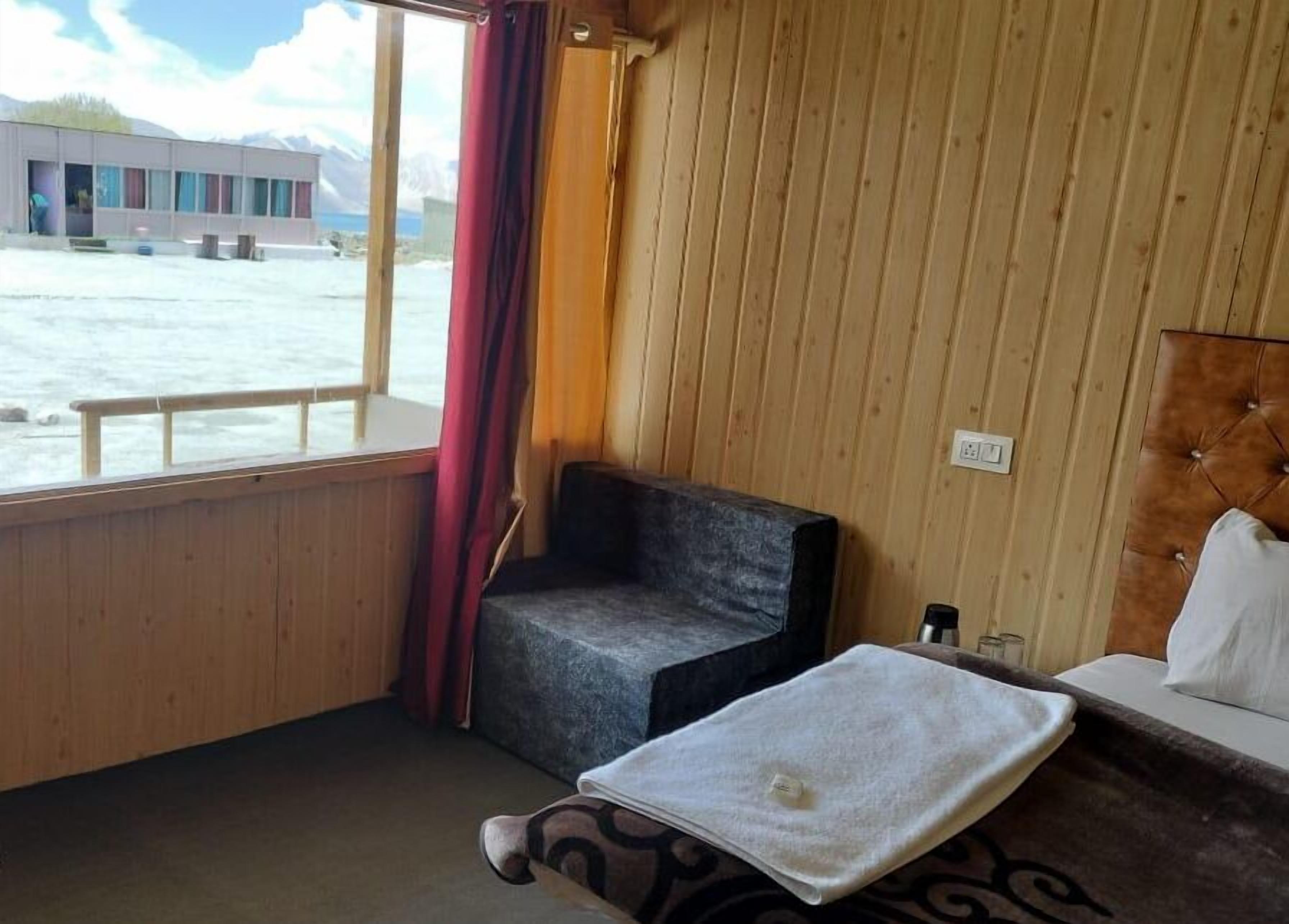 1 bedroom, hypo-allergenic bedding, bed sheets