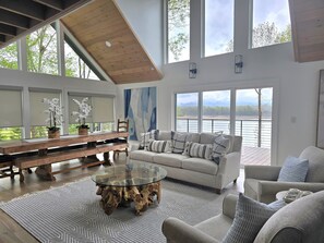 智能電視、壁爐、音響