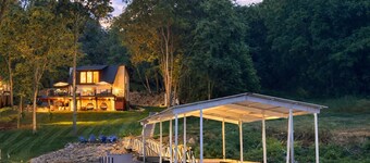 Luxury, Lakefront, Firepit, Hot Tub- Lone Oak Lakehouse