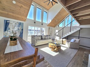 智能電視、壁爐、音響