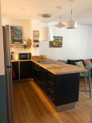 Fridge, microwave, oven, stovetop - Appt "althea" Proche Lagon - La Saline-les-bains (Saint Paul)