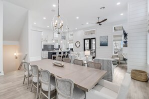 Dining - Luxury & Coastal Comfort At This Captivating Retreat in Cinnamon Shore South (Port Aransas)