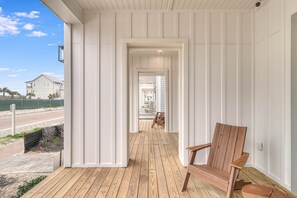 Terrace/patio - Luxury & Coastal Comfort At This Captivating Retreat in Cinnamon Shore South (Port Aransas)