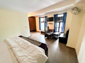 Soundproofing, free WiFi, bed sheets