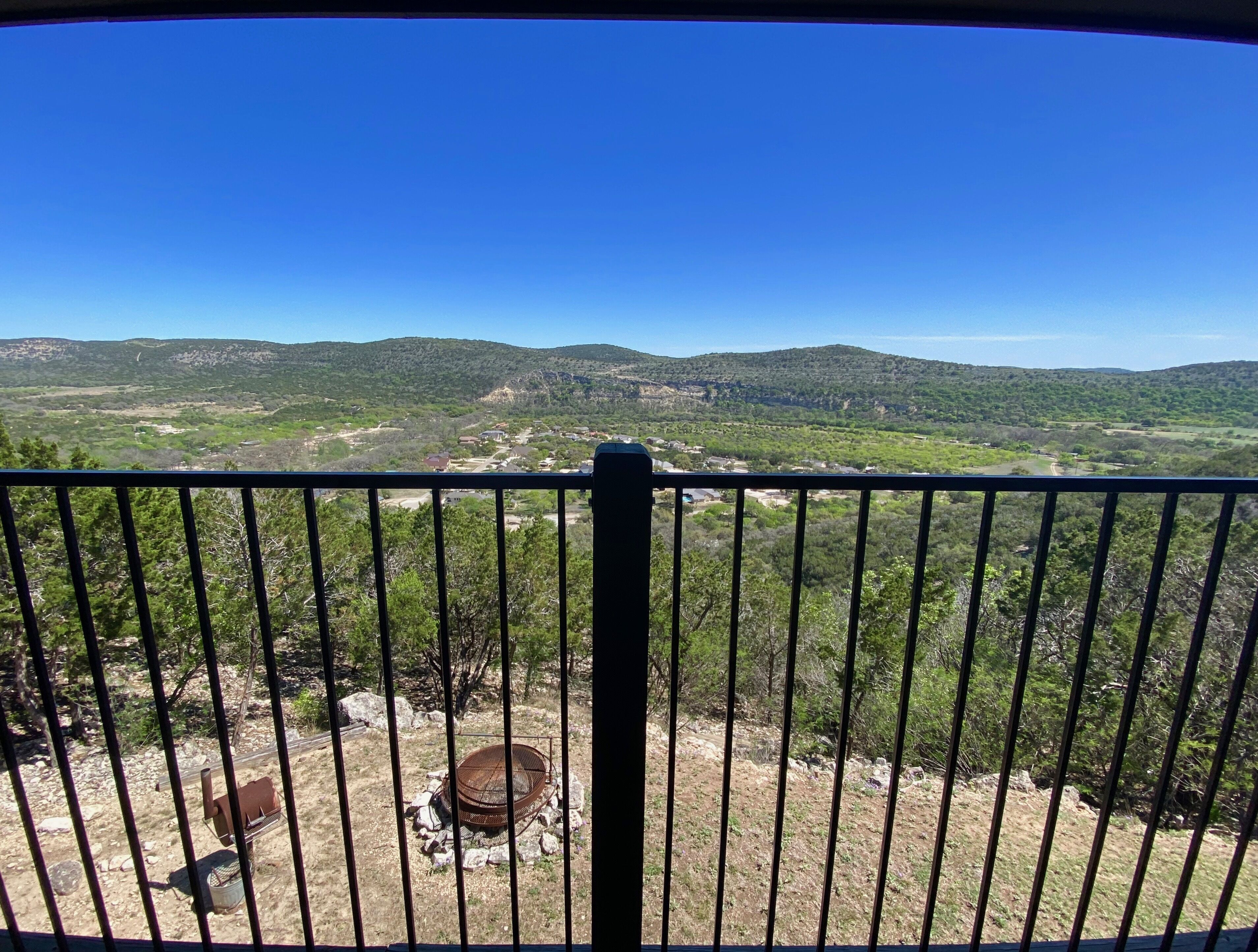 Spectacular Long Range Mt. & River Views, Luxury Lodge, Near River, Concan!