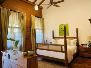 Ropa de cama de alta calidad y tabla de planchar con plancha 