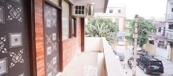 Roomshala 034 Grihum Noida Sector 63