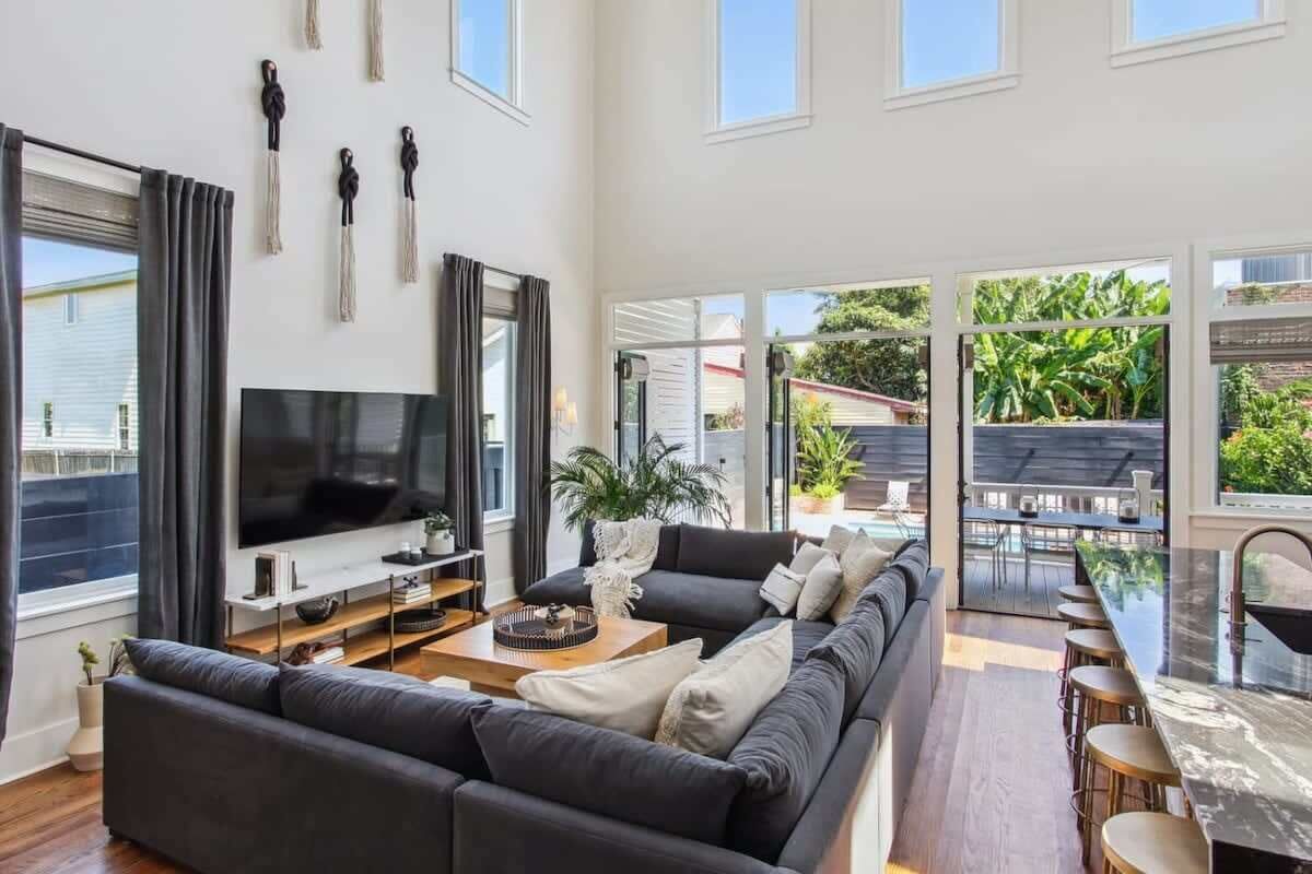 TV, Netflix, Hulu, streaming services