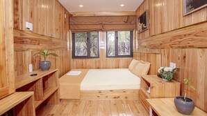A wooden room with a bed, shelves, and a window. - Mango Tree Homestay Cat Ba (Hai Phong)