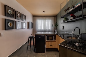 Fridge, microwave, oven, coffee/tea maker