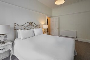 2 bedrooms, iron/ironing board, travel crib, WiFi - Host & Stay | Scoresby Place (Whitby)