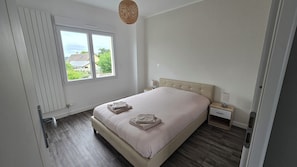 4 habitaciones, cuna de viaje, wifi gratis y ropa de cama