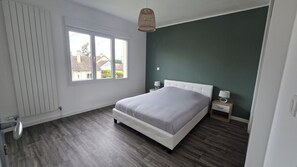 4 Schlafzimmer, Reisekinderbett, kostenloses WLAN, Bettwäsche