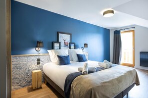 2 عدّة غرف نوم وواي فاي مجانًا وملاءات أسرّة