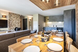 Dining - 250m from shops, swimming pool, sauna, hammam, terrace, balcony, ski locker, 62m², Risoul (Risoul)
