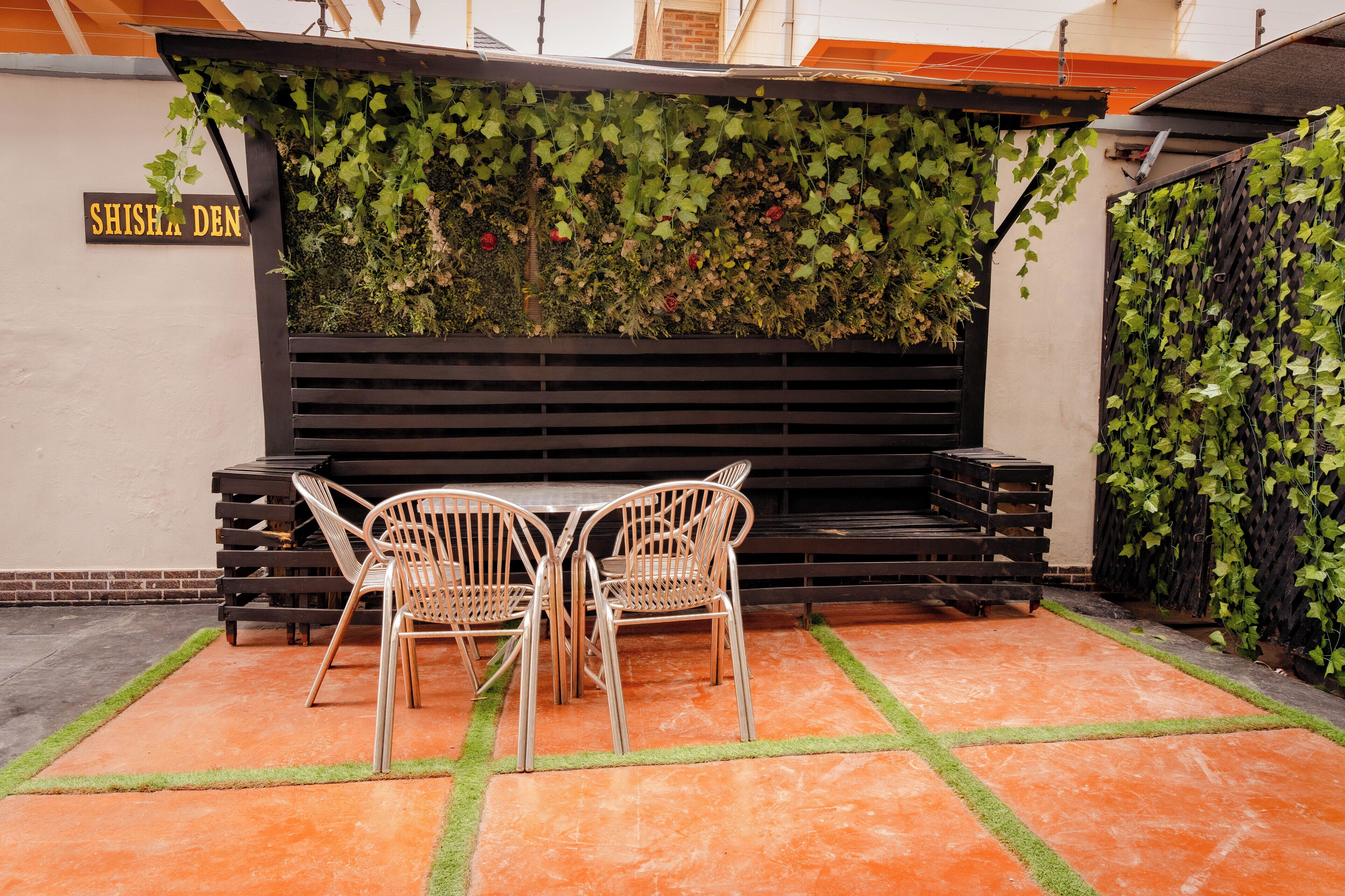 تناول الطعام بالخارج