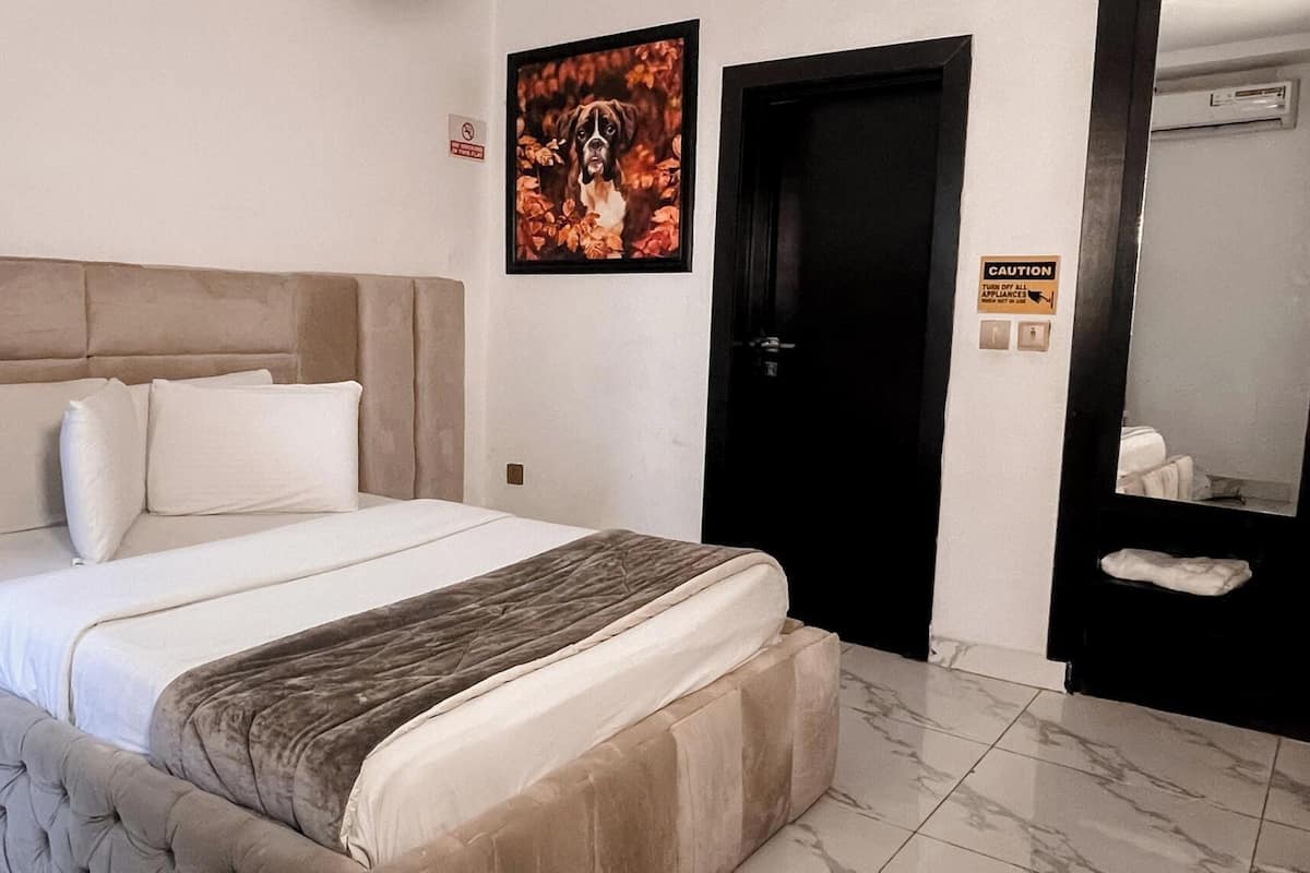 Deluxe Double or Twin Room | Egyptian cotton sheets, premium bedding, memory foam beds