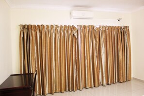 2 bedrooms, bed sheets, wheelchair access