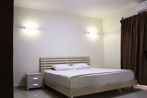 2 bedrooms, bed sheets, wheelchair access