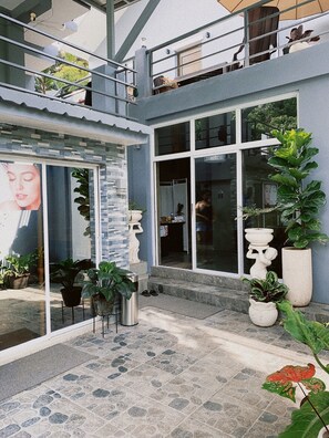 Mặt tiền nơi lưu trú