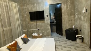Kamar Standar | Wi-Fi gratis, dilengkapi dengan perabotan berbeda-beda, dan seprai linen