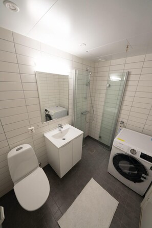 開放式客房 | 浴室 | 淋浴設備、環保梳洗用品、風筒、加熱地板 (浴室)