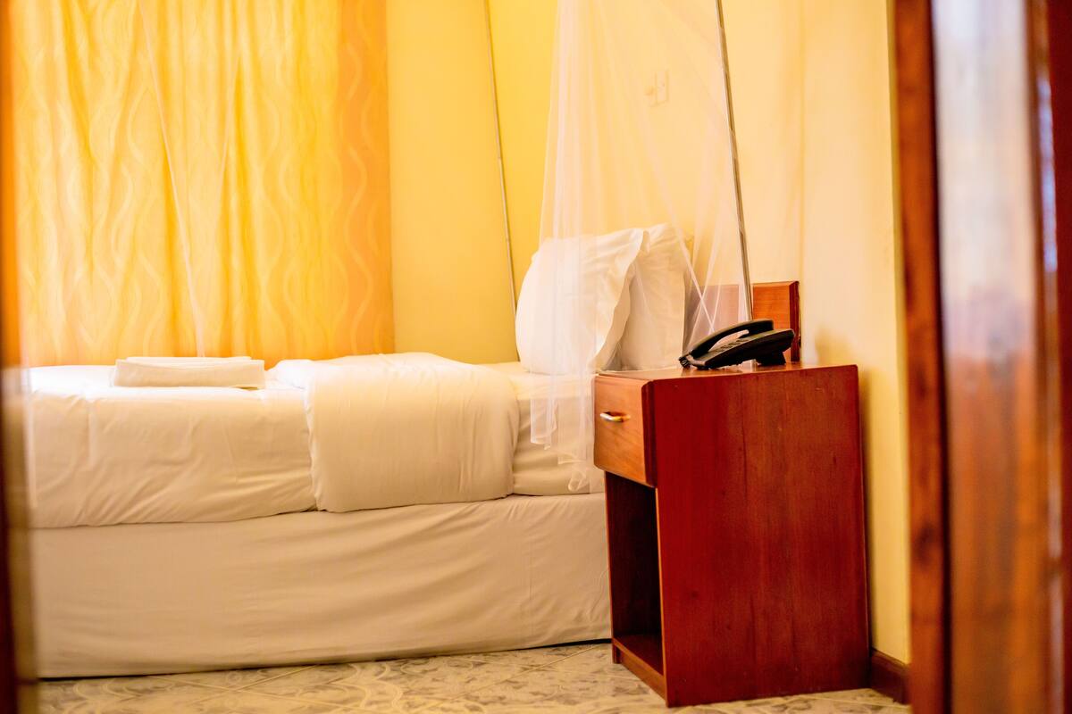 Minibar, in-room safe, individually decorated, individually furnished