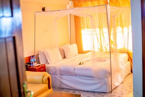 Minibar, in-room safe, individually decorated, individually furnished