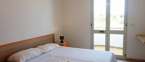 City Apartment | 2 bedrooms, travel crib, free WiFi