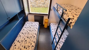 1 bedroom, bed sheets