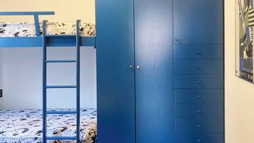 1 bedroom, bed sheets