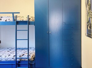 1 bedroom, bed sheets