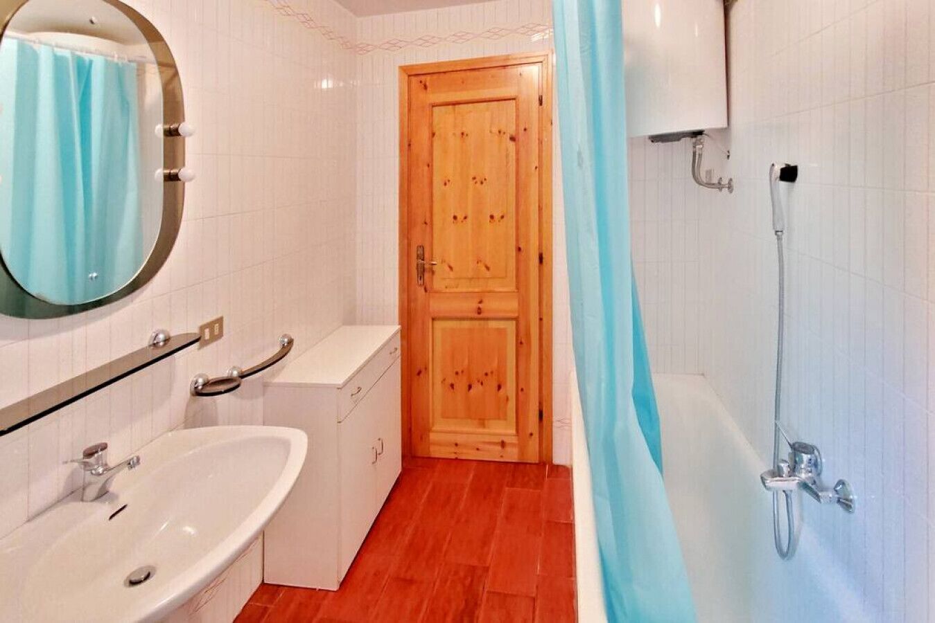 MAT CASSINA P1 · Mountain apartment in a typical courtyard