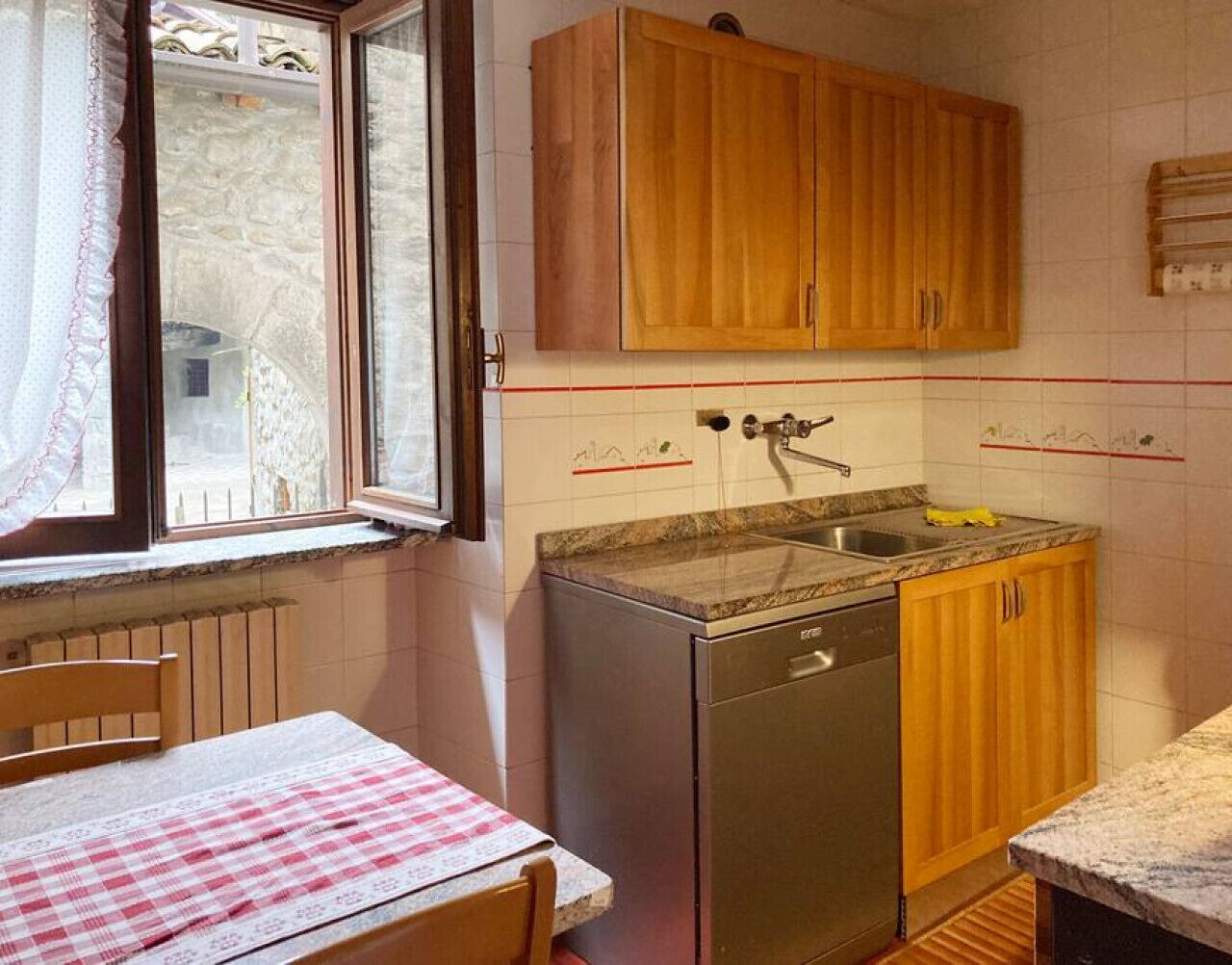 MAT CASSINA P1 · Mountain apartment in a typical courtyard