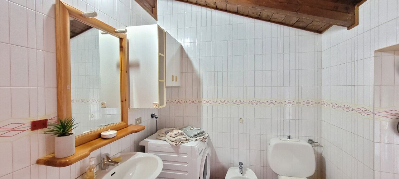 MAT Cassina p3 · Stylish attic in mountains