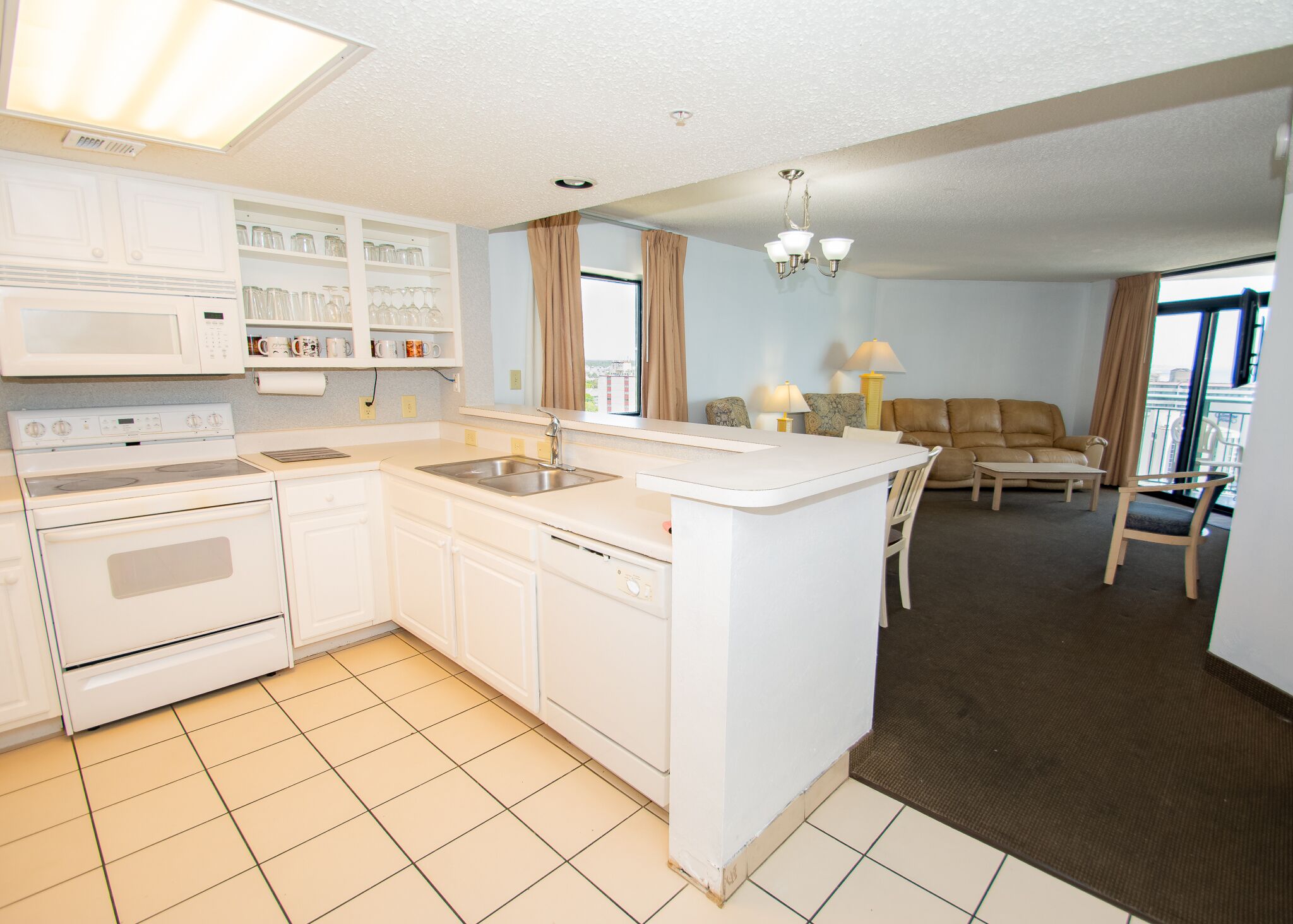 17th Floor Spacious Oceanview Condo * Families & Groups of 8+ Welcome Here!!