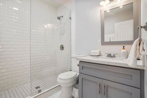 Bathtub, hair dryer, towels - Paradise in Old Town - close to Seaworld / MCRD (San Diego)