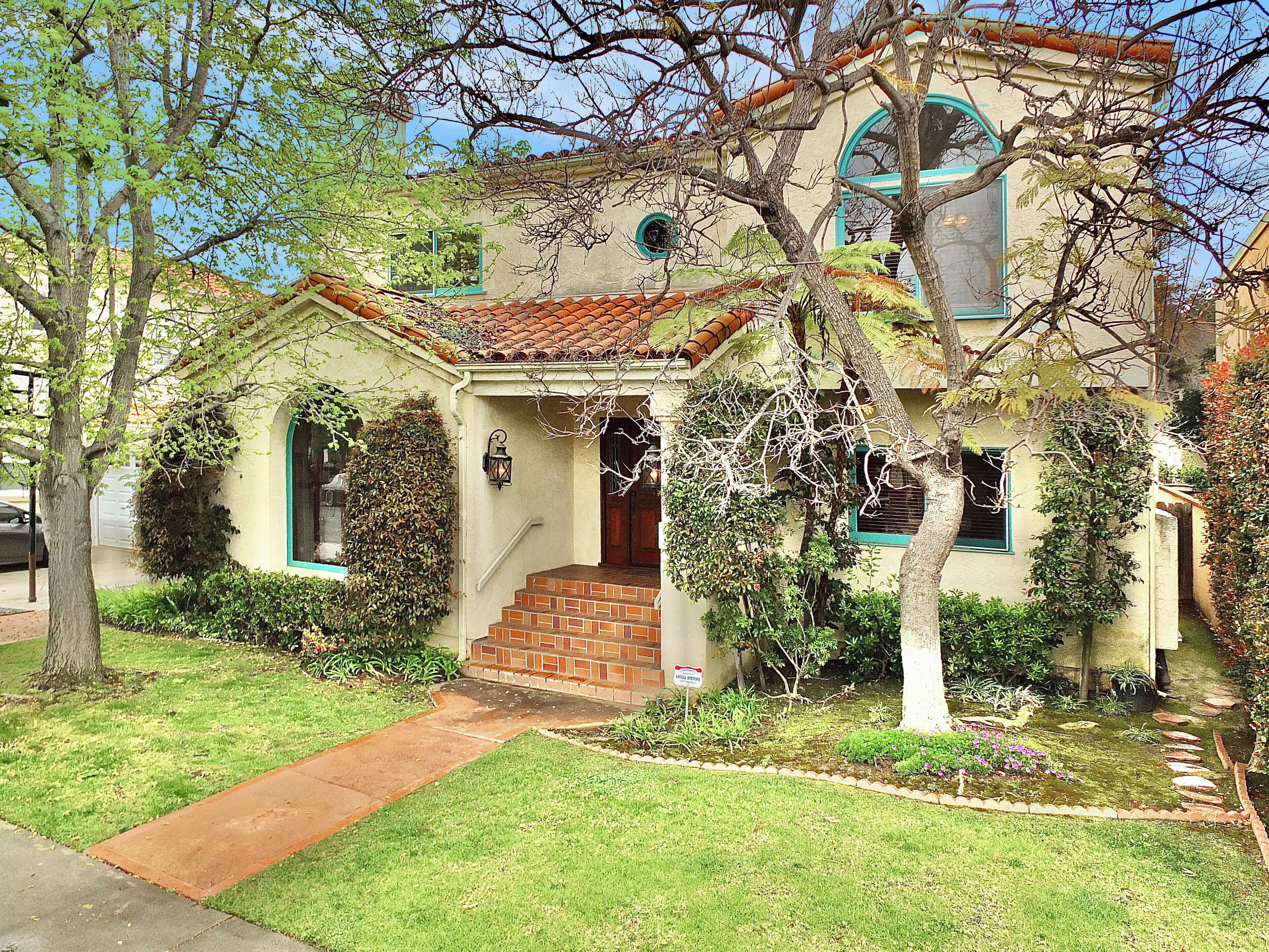 Belmont Heights Retreat | Stunning Gardens