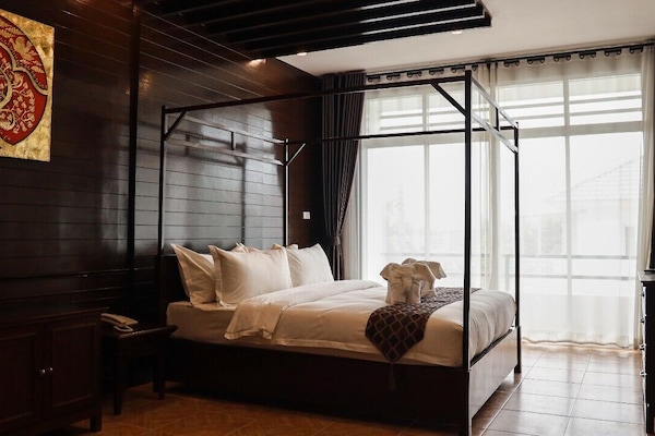 Deluxe Double Room | Free WiFi, bed sheets