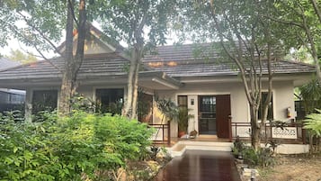 Family Shared Dormitory | Garden view