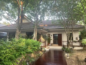 Perheyhteismajoitus | Näkymä puutarhaan