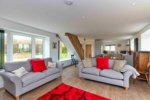TV - The Warren (Stamford)