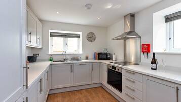 Réfrigérateur, micro-ondes, four, lave-vaisselle