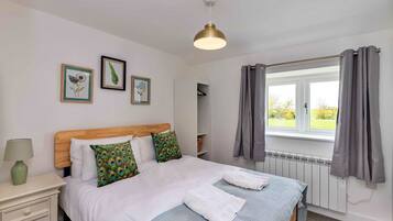 3 bedrooms, iron/ironing board, free WiFi, bed sheets