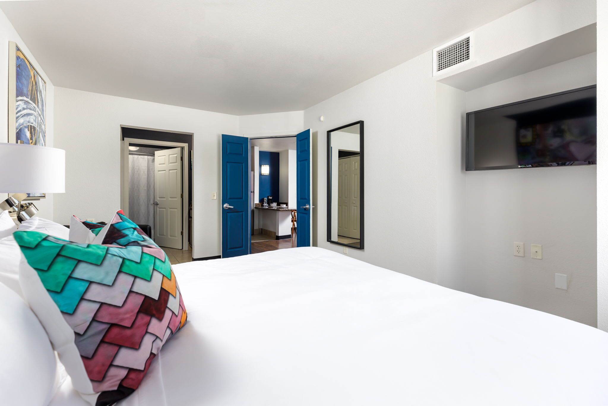 King Bed Pad Blocks From Fiesta TX & La Cantera