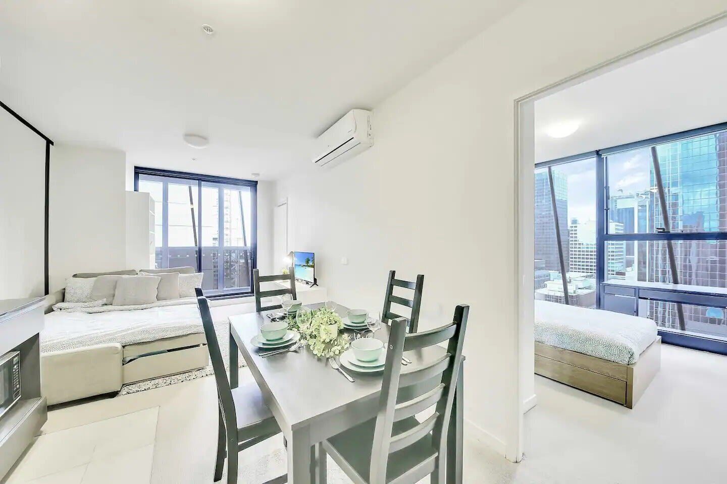 Stylish & Comfy 2BR Apt on Collins with City Views