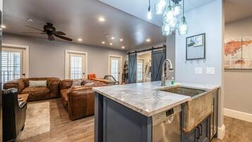 Condo, 2 Bedrooms | Private kitchen