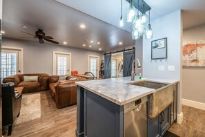 Condo, 2 Bedrooms | Private kitchen